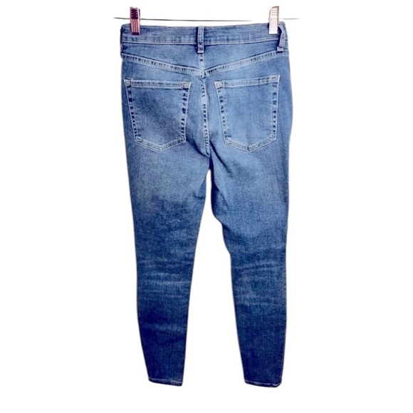 We the free size 26 distressed skinny high rise jeans in excellent condition - Picture 3 of 4
